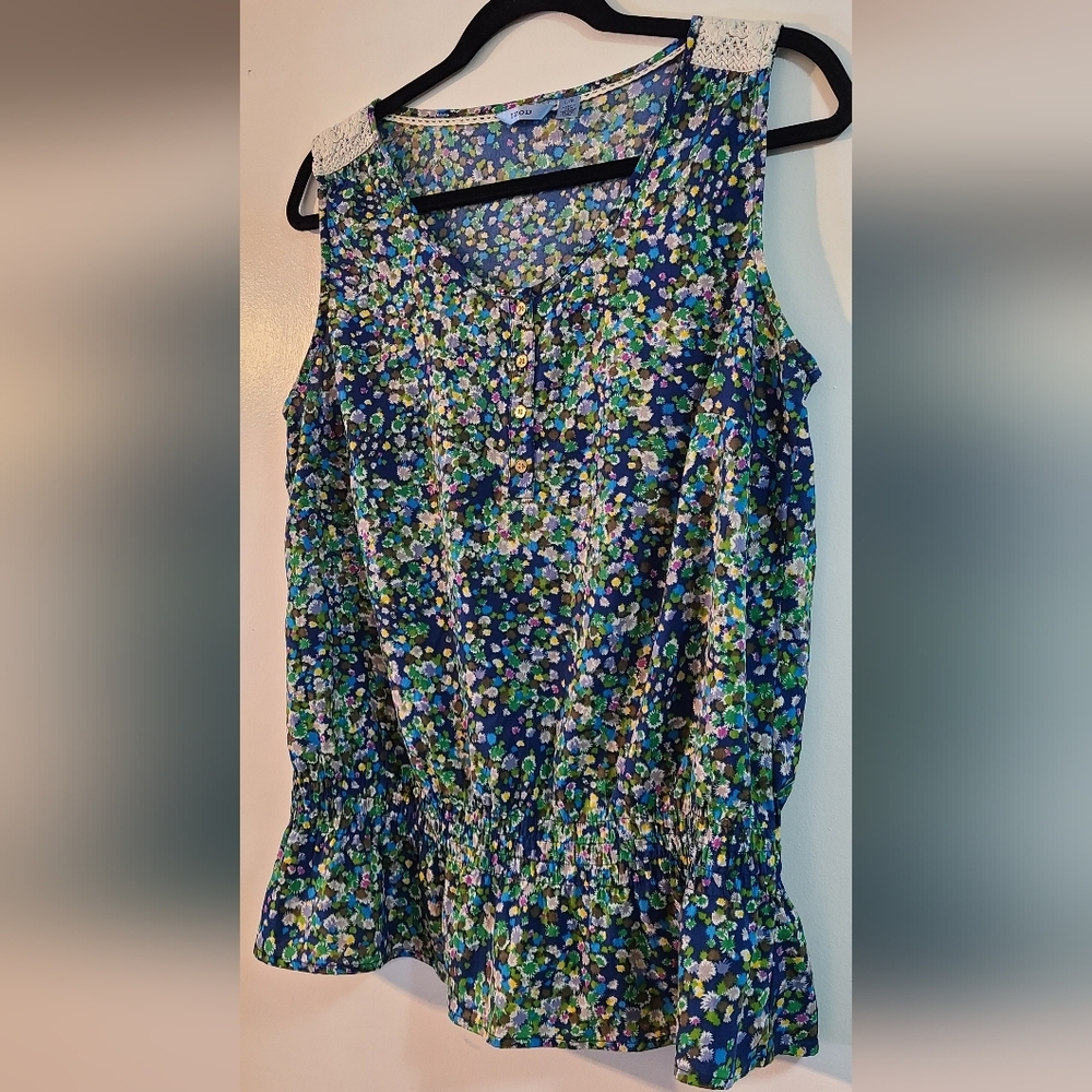 IZOD‎ sleeveless top